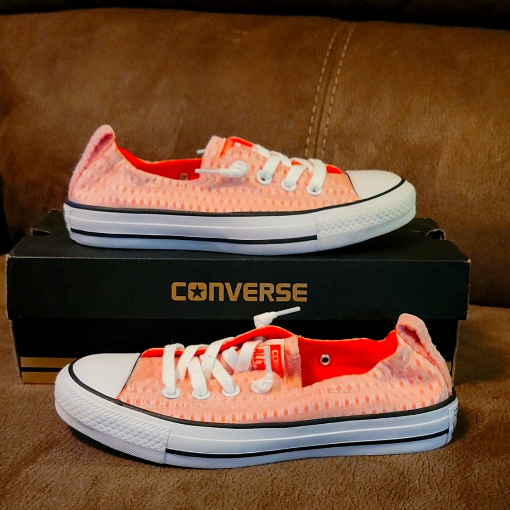 Converse Size 6 brand new